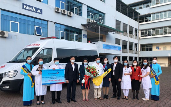 VietinBank trao tặng xe cứu thương cho tỉnh Bắc Kạn