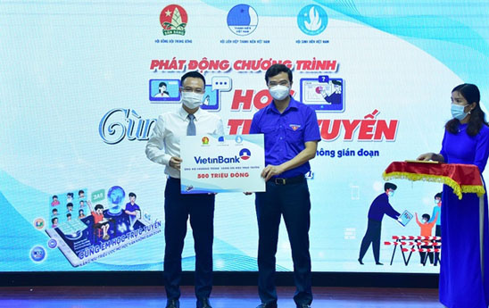 VietinBank ủng hộ 25 tỷ đồng Chương trình “Sóng và máy tính cho em”