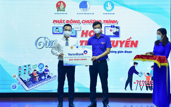 VietinBank ủng hộ 500 triệu đồng cho Chương trình “Cùng em học trực tuyến”