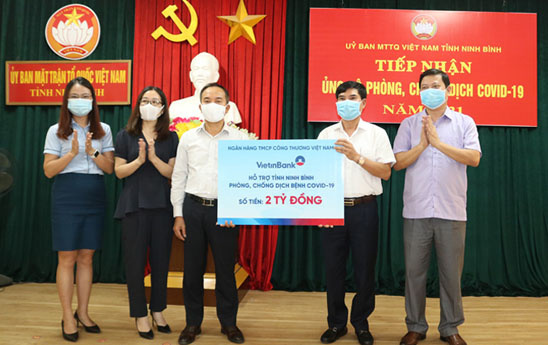 VietinBank ủng hộ tỉnh Ninh Bình 2 tỷ đồng phòng, chống dịch COVID-19