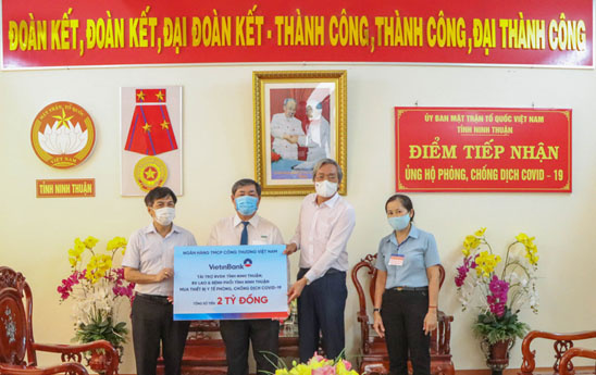 VietinBank ủng hộ tỉnh Ninh Thuận 2 tỷ đồng để phòng, chống dịch COVID-19