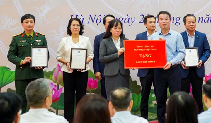 Vietnam Post tặng 1.000 thẻ BHYT cho người có hoàn cảnh khó khăn