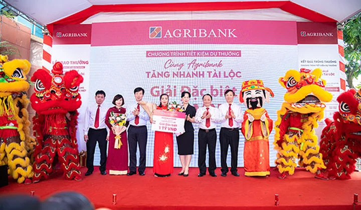 Agribank trao thưởng 01 tỷ đồng cho khách hàng trúng giải đặc biệt chương trình “Cùng Agribank - Tăng nhanh Tài Lộc”