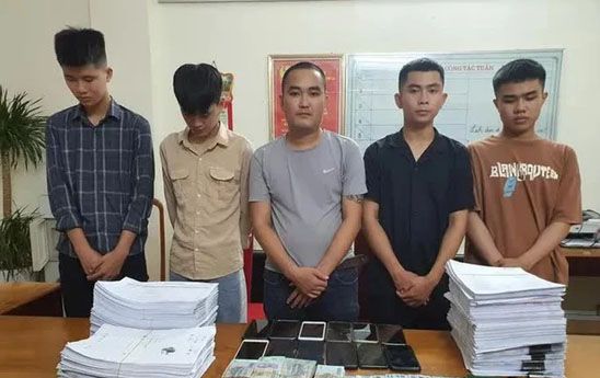 Khởi tố 5 đối tượng về tội "Mua bán trái phép thông tin về tài khoản ngân hàng"