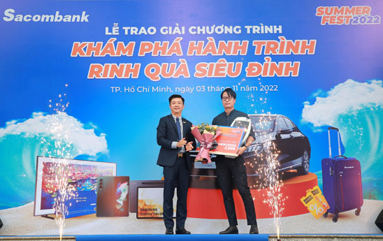 Sacombank trao thưởng cho các khách hàng trúng giải chương trình “khám phá hành trình - rinh quà siêu đỉnh”