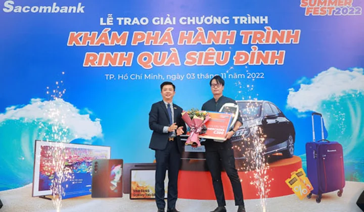 Sacombank trao thưởng cho các khách hàng trúng giải chương trình “khám phá hành trình - rinh quà siêu đỉnh”