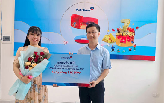VietinBank trao thưởng đợt 2 cho các khách hàng trúng giải chương trình “Gửi tiền trao An - Lộc vàng đón Tết”