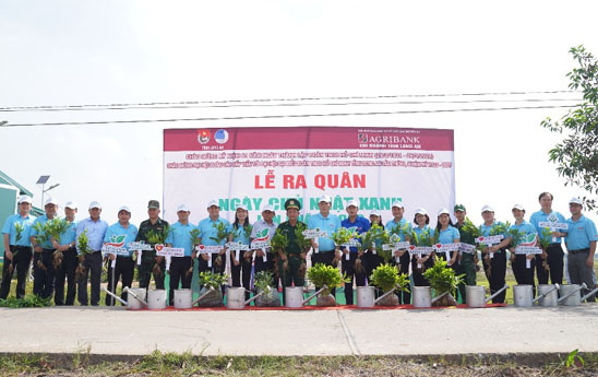 Agribank Long An phối hợp Tỉnh đoàn tổ chức Lễ ra quân “Ngày chủ nhật xanh”