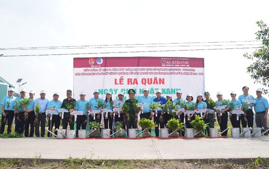 Agribank Long An phối hợp Tỉnh đoàn tổ chức Lễ ra quân “Ngày chủ nhật xanh”