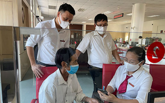 Agribank Quảng Nam giúp khách hàng tránh được lừa đảo chuyển tiền nhận quà