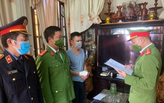 Bắt giam cán bộ ngân hàng bị "tố" chiếm đoạt 19 tỉ đồng