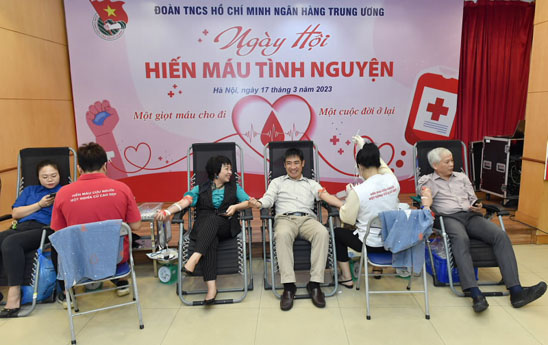 Cán bộ, đoàn viên thanh niên Ngân hàng Nhà nước Việt Nam hiến máu tình nguyện năm 2023