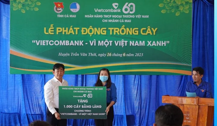 Công đoàn và Đoàn thanh niên Vietcombank Cà Mau phát động trồng cây tại huyện Trần Văn Thời, tỉnh Cà Mau