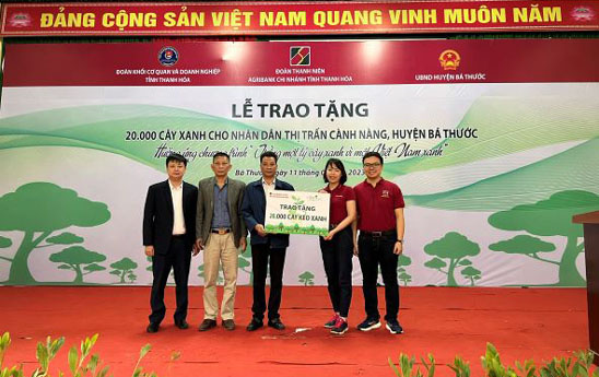 Đoàn Thanh niên Agribank Thanh Hoá trao tặng 20.000 cây keo xanh