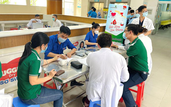 Đoàn thanh niên Vietcombank Sài Thành tổ chức hiến máu tình nguyện “Giọt hồng yêu thương”