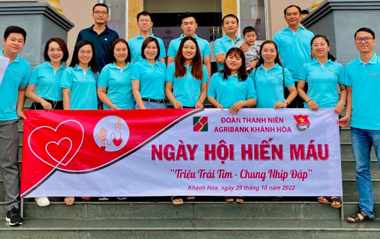 Đoàn viên Agribank Khánh Hòa tham gia “Ngày hội hiến máu tình nguyện ngành Ngân hàng Khánh Hòa”