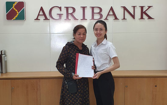 Giao dịch viên giúp khách hàng tránh khỏi bị lừa đảo 100 triệu đồng