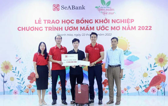 SeABank tự hào ghi nhận 14 em học sinh do Quỹ đỡ đầu tốt nghiệp THPT