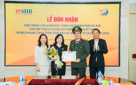 Ngân hàng SHB nhận Giấy khen của Công an Hà Nội