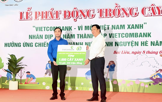 Vietcombank Bạc Liêu tặng 1.000 cây xanh