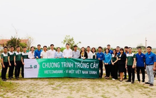 Vietcombank Hưng Yên trồng 1.000 cây xanh trên địa bàn tỉnh Hưng Yên