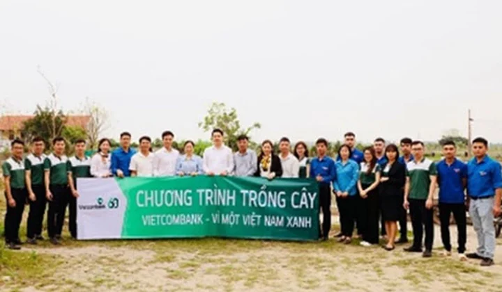 Vietcombank Hưng Yên trồng 1.000 cây xanh trên địa bàn tỉnh Hưng Yên