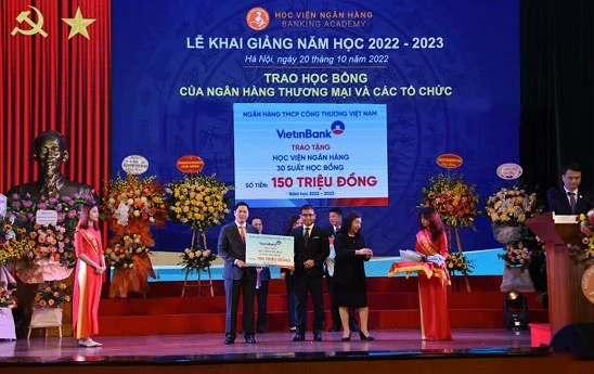 VietinBank tặng 30 suất học bổng cho sinh viên Học viện Ngân hàng