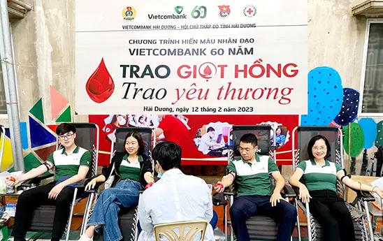Vietcombank Hải Dương tham gia hiến máu nhân đạo “Trao giọt hồng - trao yêu thương”