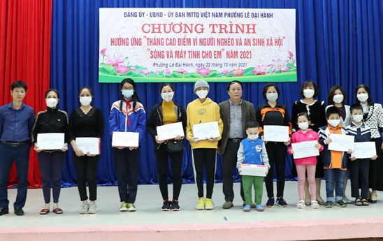 Cơ quan Thường trực HHNH “tiếp sóng” giúp các em học sinh tới trường