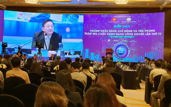 Khai mạc diễn đàn cấp cao về chuyển đổi số ngân hàng