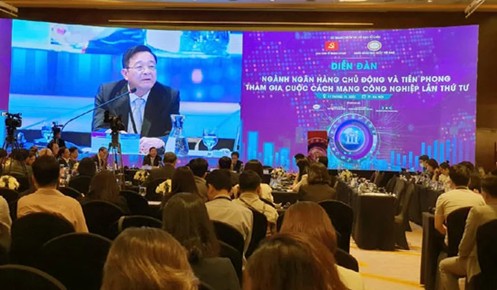 Khai mạc diễn đàn cấp cao về chuyển đổi số ngân hàng