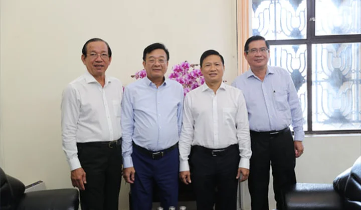 Tổng Thư ký Nguyễn Quốc Hùng chúc mừng tân Giám đốc Ngân hàng Nhà nước, chi nhánh TP. Hồ Chí Minh