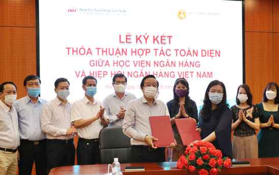 Hiệp hội Ngân hàng và Học viện Ngân hàng ký kết Thỏa thuận hợp tác toàn diện