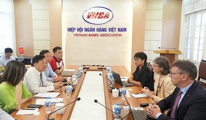 Hiệp hội Ngân hàng Việt Nam làm việc với SWIFT