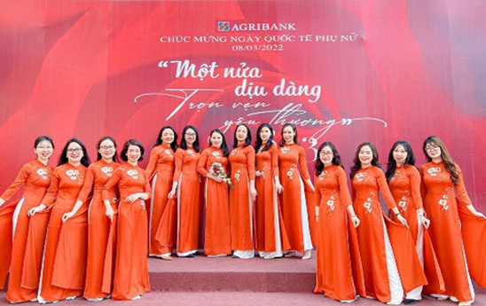 Nữ đoàn viên, người lao động Agribank hưởng ứng tham gia "Tuần lễ Áo dài" năm 2023