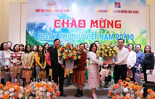 Công đoàn VNBA phối hợp Agribank Mai Châu tổ chức gặp mặt, giao lưu nhân dịp 20/10