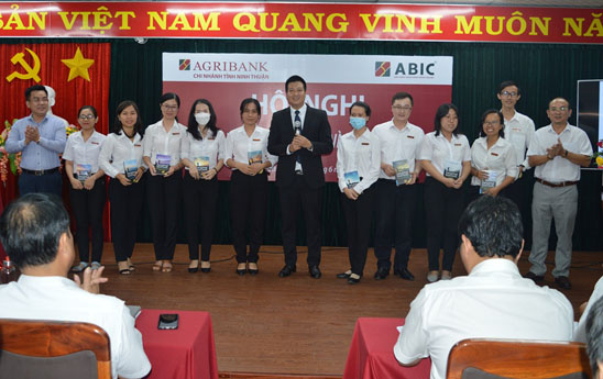 Agribank Ninh Thuận tổ chức Hội nghị tập huấn kỹ năng bán hàng và sản phẩm dịch vụ