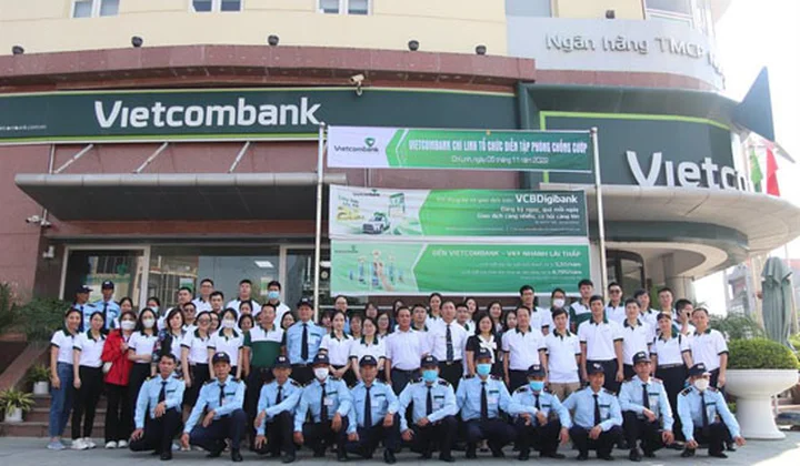 Vietcombank Chí Linh tổ chức huấn luyện nghiệp vụ và diễn tập phương án phòng chống trộm cướp