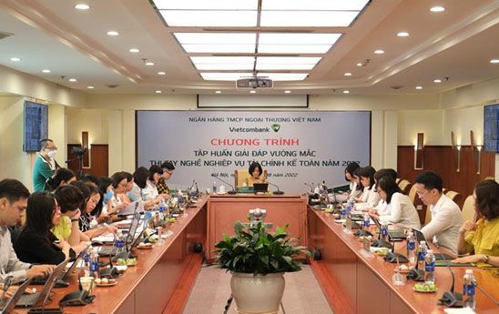 Vietcombank tổ chức tập huấn giải đáp vướng mắc thi tay nghề Nghiệp vụ Tài chính Kế toán năm 2022