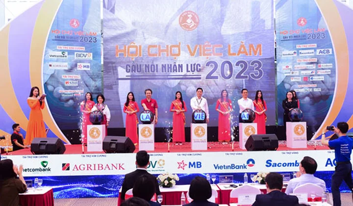 VietinBank đồng hành cùng Hội chợ việc làm của Học viện Ngân hàng