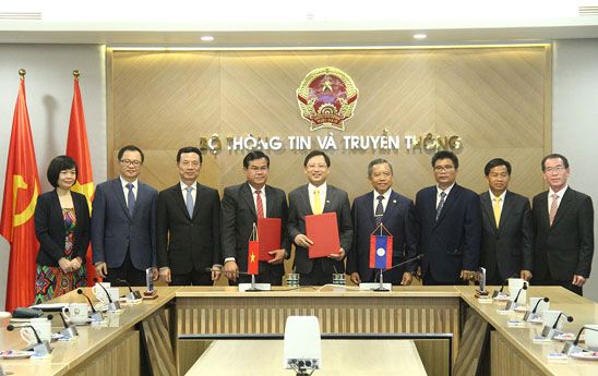 Bưu điện Việt Nam và Bưu chính Lào ký kết Biên bản ghi nhớ thúc đẩy hợp tác trong lĩnh vực bưu chính