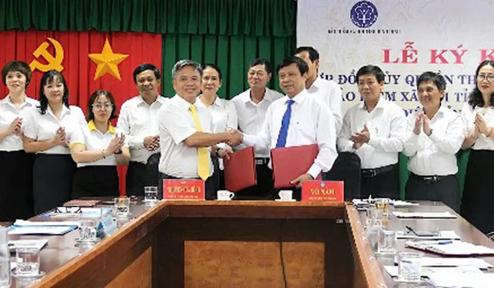 Bưu điện tỉnh Bình Định ký hợp đồng ủy quyền thu BHXH, BHYT