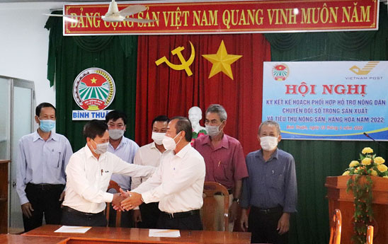 Hội Nông dân Bình Thuận và Bưu điện ký kết thỏa thuận hợp tác hỗ trợ nông dân chuyển đổi số
