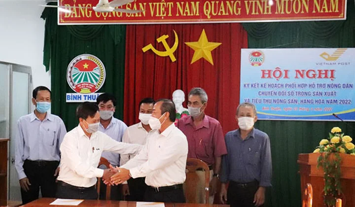 Hội Nông dân Bình Thuận và Bưu điện ký kết thỏa thuận hợp tác hỗ trợ nông dân chuyển đổi số