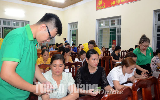 Nông dân xã Kiên Đài được hỗ trợ chuyển đổi số trong sản xuất, tiêu thụ nông sản