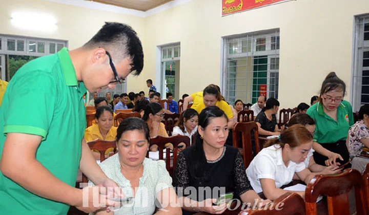 Nông dân xã Kiên Đài được hỗ trợ chuyển đổi số trong sản xuất, tiêu thụ nông sản