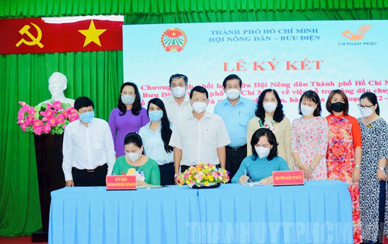 Phối hợp hỗ trợ nông dân TP. Hồ Chí Minh chuyển đổi số trong sản xuất và tiêu thụ nông sản, hàng hóa