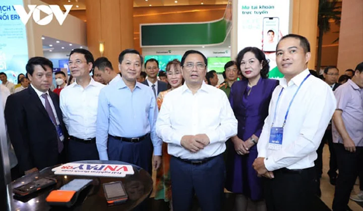 Thủ tướng Phạm Minh Chính tham quan và trải nghiệm thanh toán điện tử của VNPAY