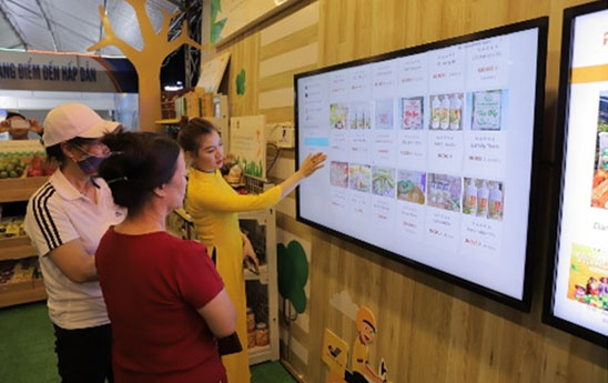 Thủ tướng Phạm Minh Chính trải nghiệm festival số trên sàn TMĐT Postmart.vn của Bưu điện Việt Nam