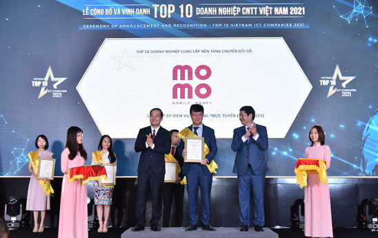 Ví MoMo được vinh danh “Top 10 doanh nghiệp Công nghệ - Thông tin Việt Nam 2021”